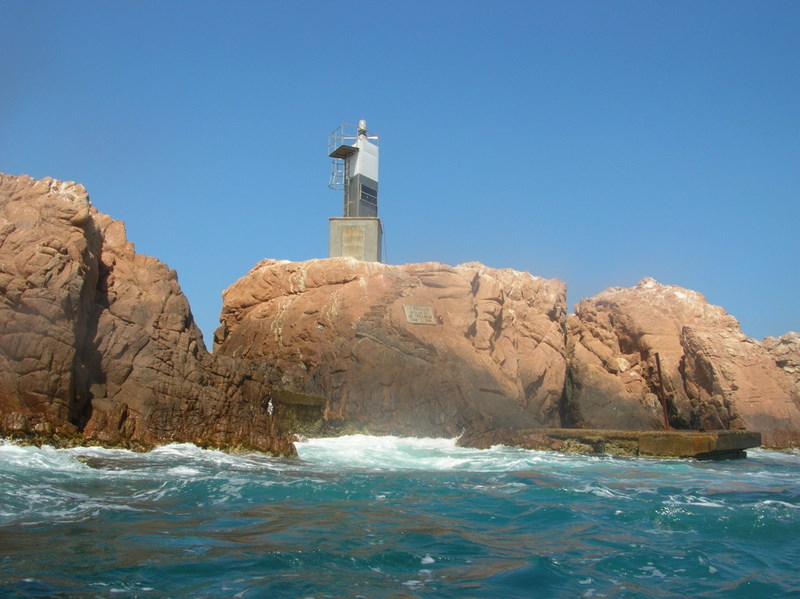 La balisa de les Illes formigues de prop